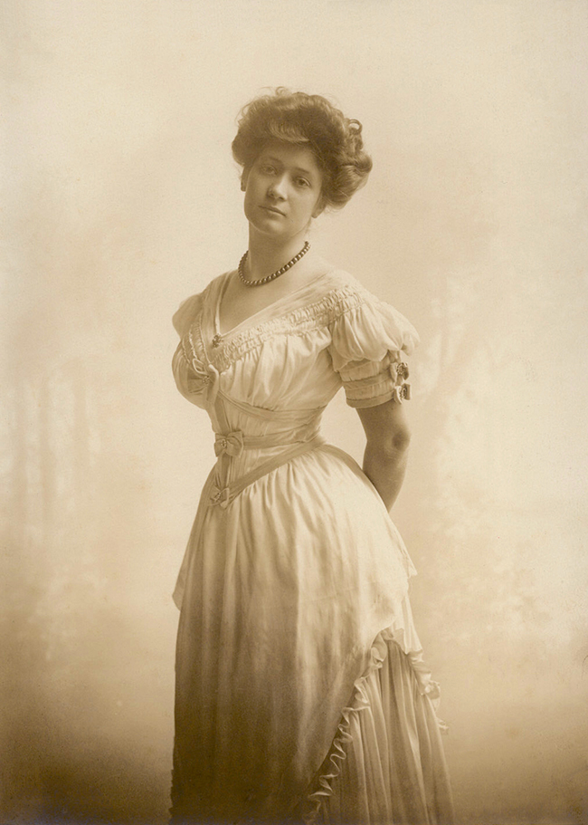 Segreto Secrets - Ima Hogg at 18 circa 1900