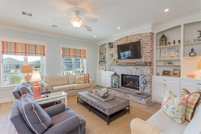 Segreto Secrets - Galveston Beach House - Traditional Room with Beach Accessories