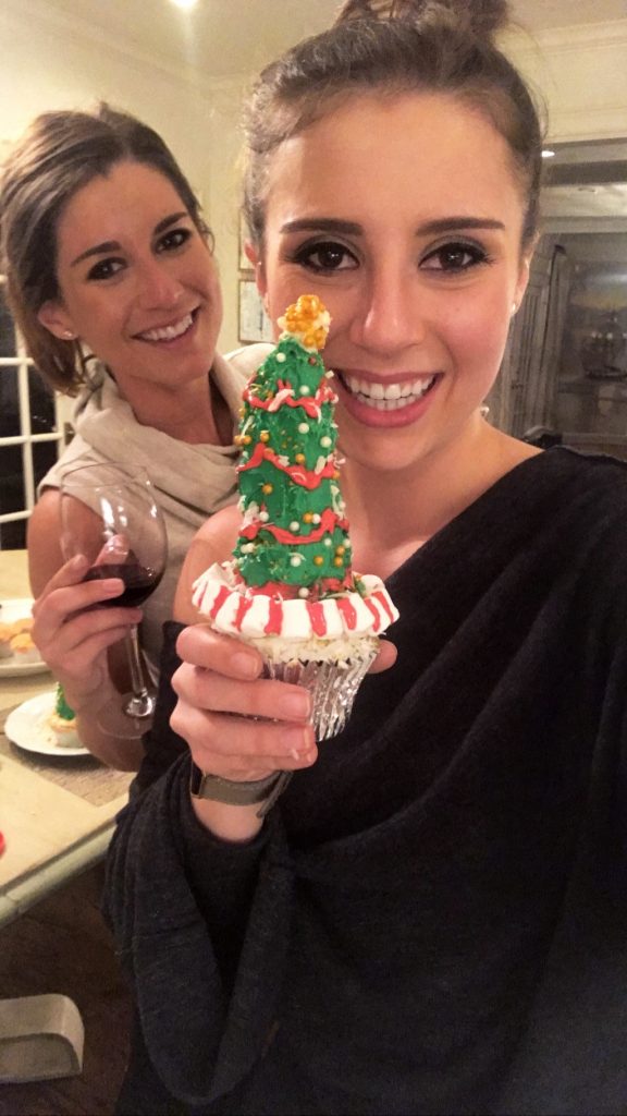 This image has an empty alt attribute; its file name is Christmas-Cupcakes-576x1024.jpg