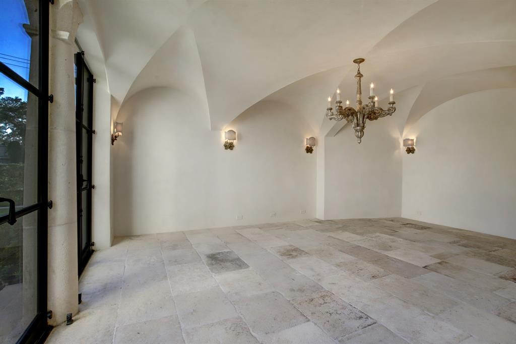 Allan Edwards Builders, Murphy Mears Architecture, Eleanor Cummings Interiors, Segreto Finishes, Chateau Domingue home. Dining room