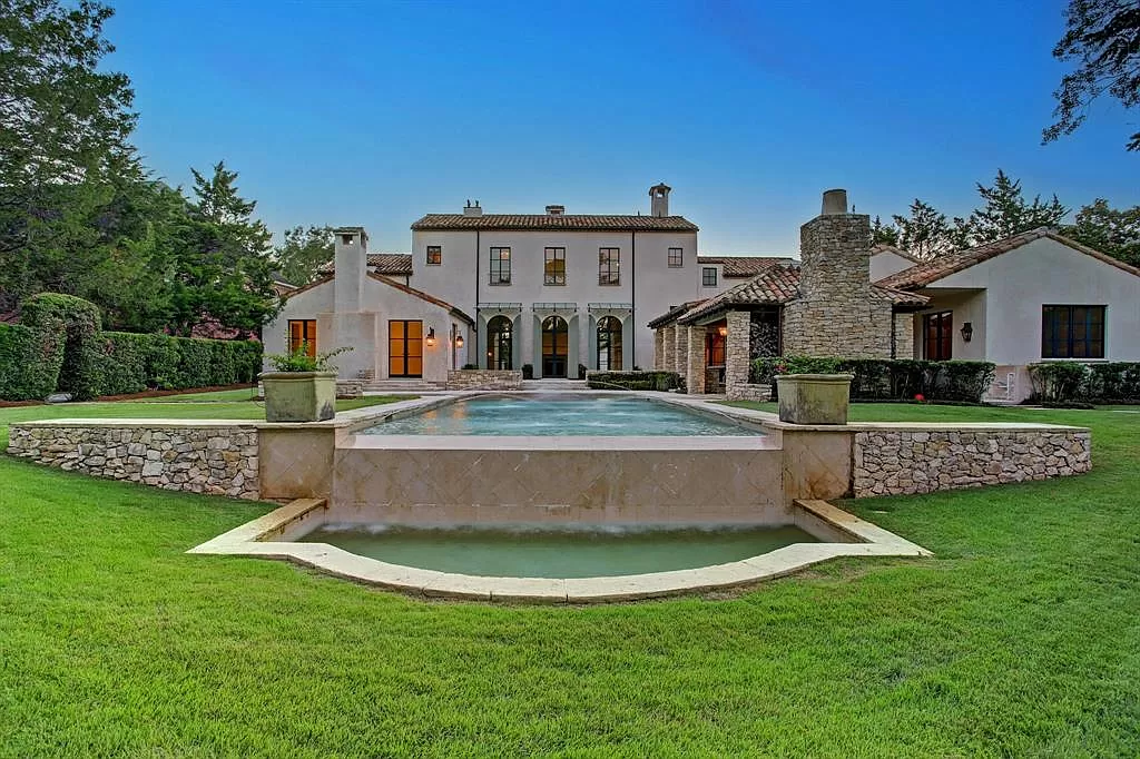 Allan Edwards Builders, Murphy Mears Architecture, Ellen Cummings Interiors, Segreto Finishes home. Infinity pool.