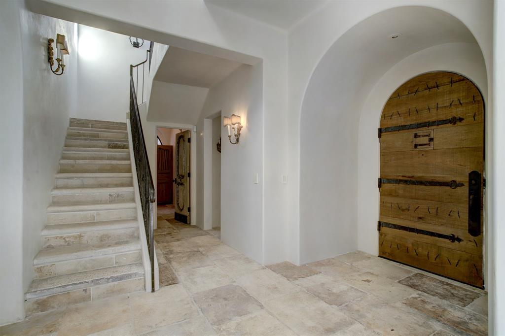 Allan Edwards Builders, Murphy Mears Architecture, Ellen Cummings Interiors, Segreto Finishes, Chateau Domingue home. Formal entry