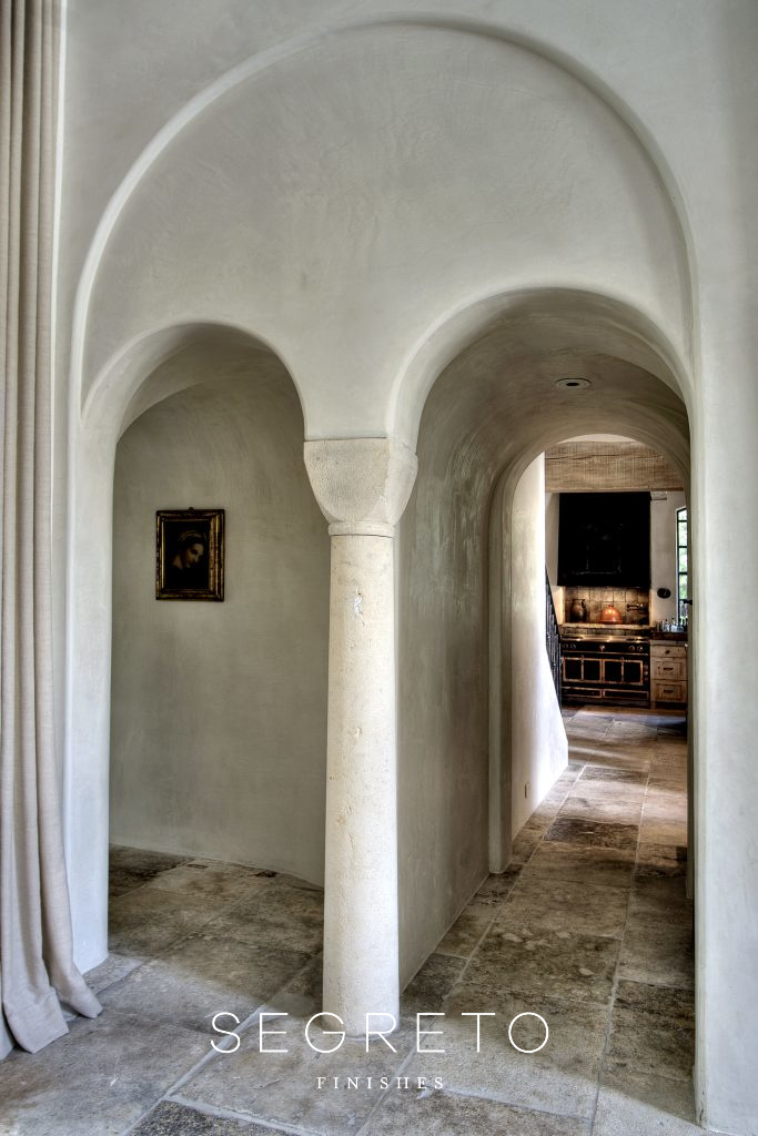 Allan Edwards Builders, Murphy Mears Architecture, Eleanor Cummings Interiors, Segreto Finishes home. Arches to kitchen.