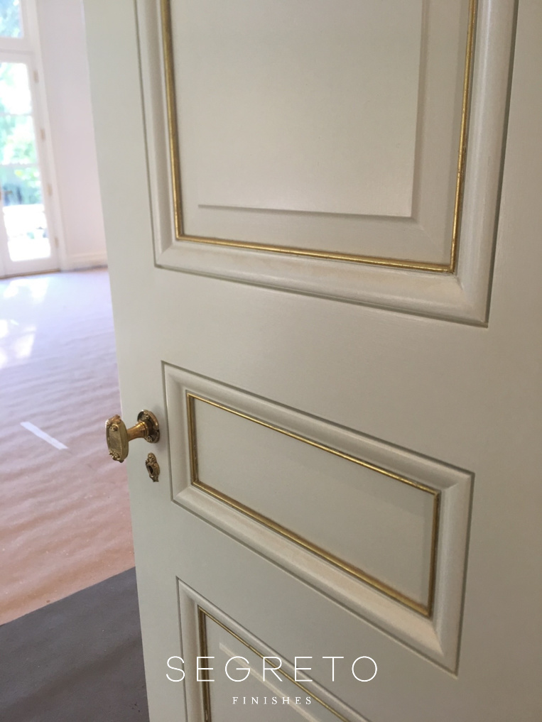 Segreto metal leaf details